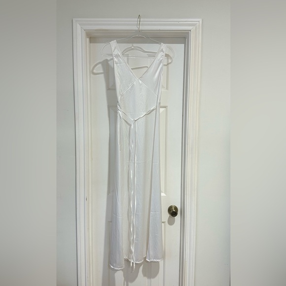 Sleeveless V-Neck Maxi Dress in Ivory - Picture 9 of 9